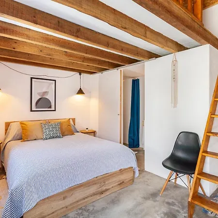 Bloomoon House 3*